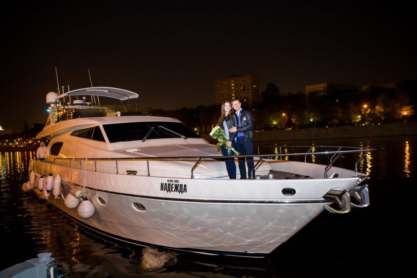 Катер прогулочный