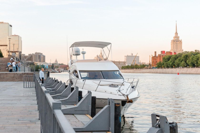 Яхта Рэдиссон Москва