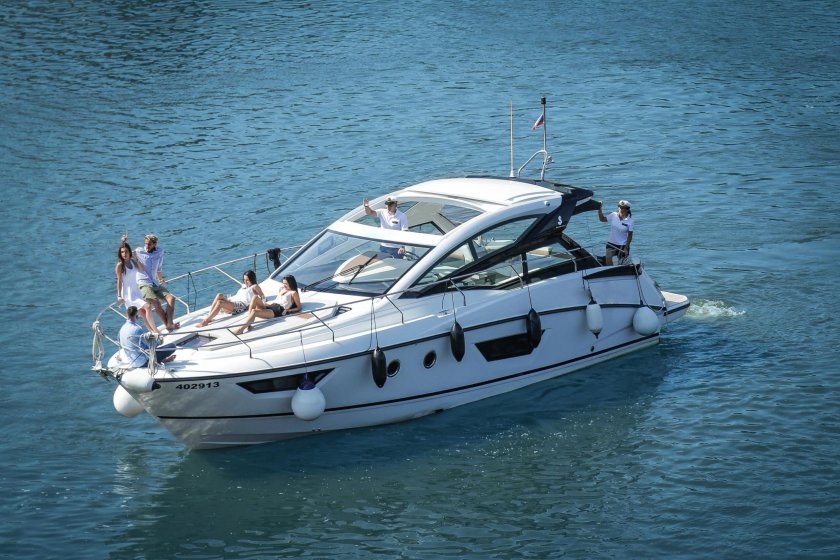 Речная яхта