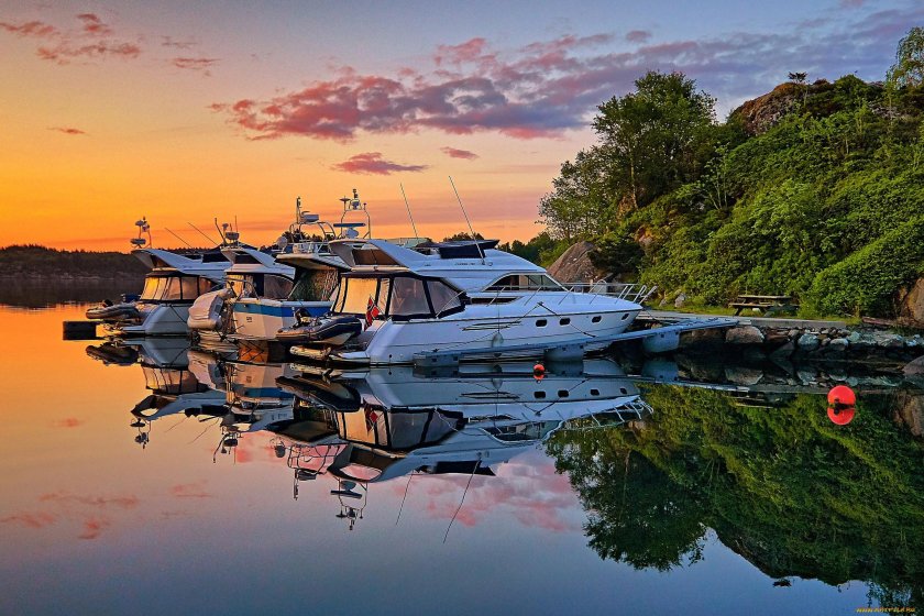 Речная яхта