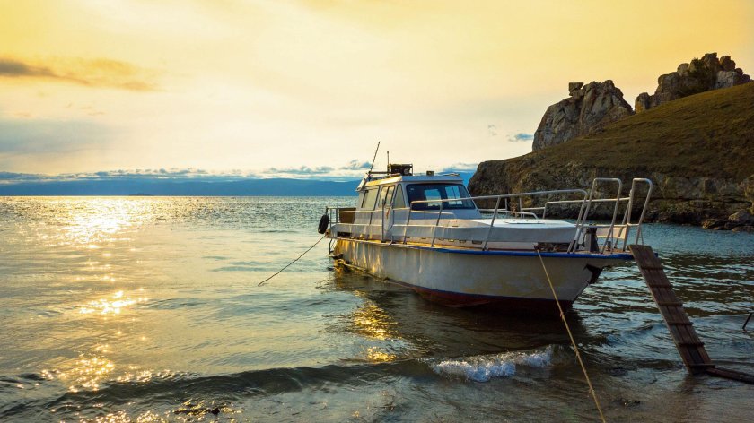 Катер Ланта на Байкале