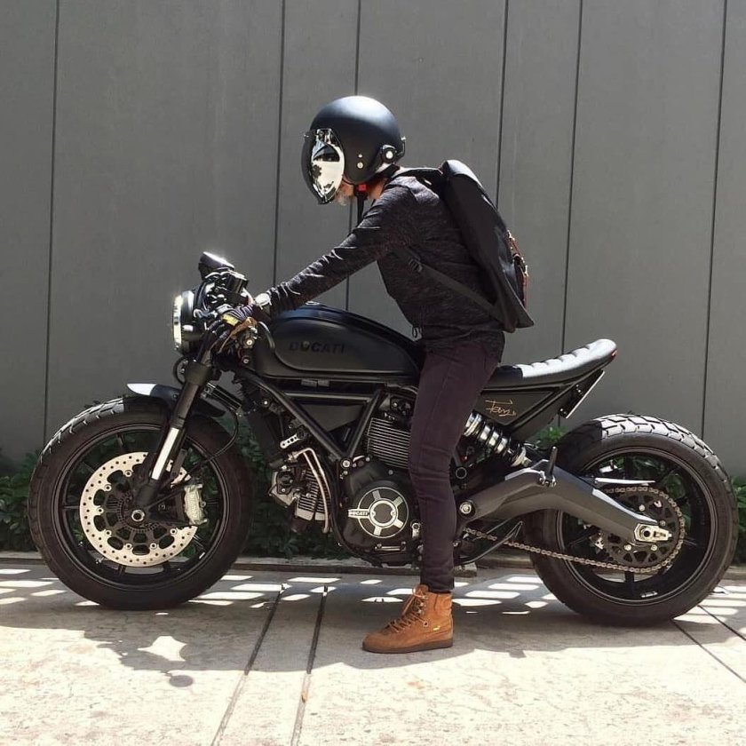 Стильный мотоцикл