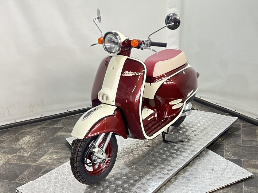 Скутер Honda giorno
