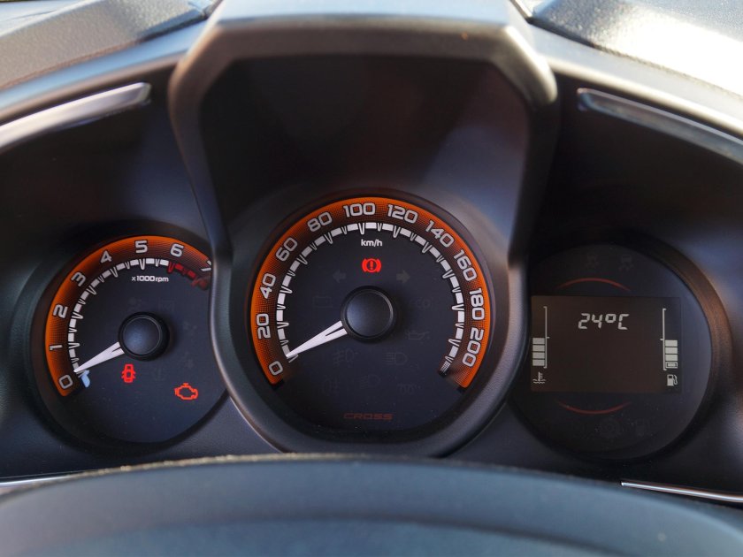 Lada XRAY приборная панель