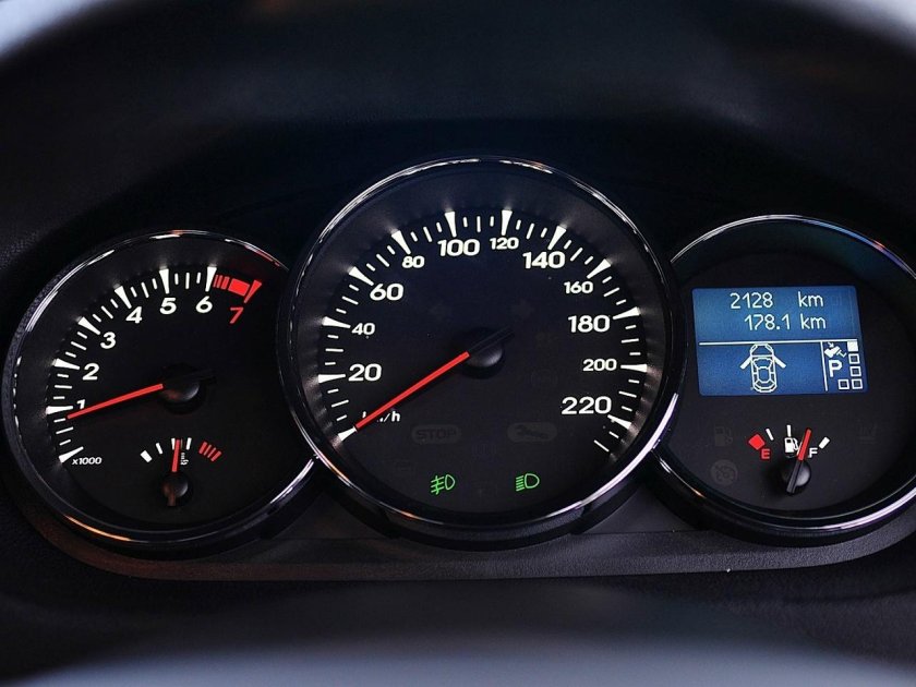 Приборная панель Рено Флюенс 2012