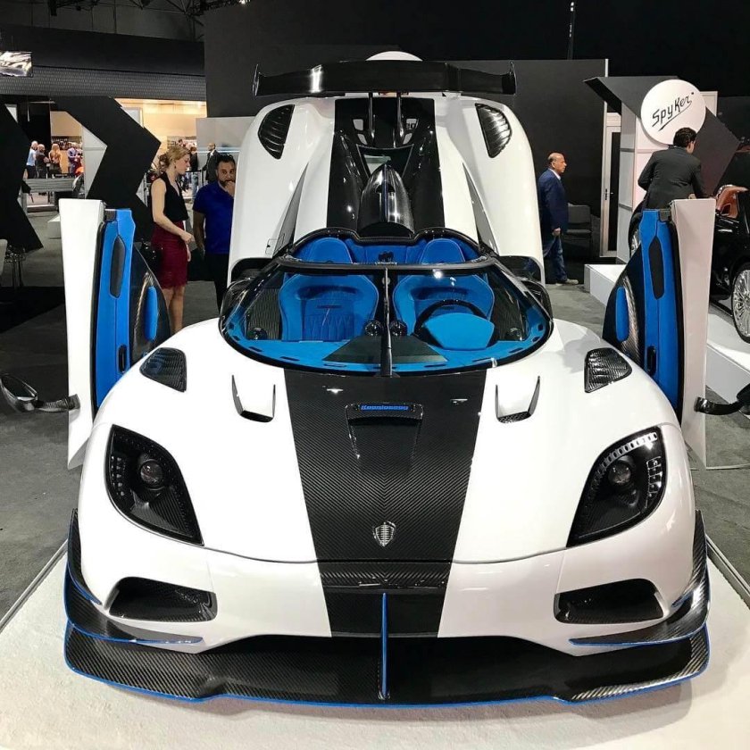 Машина Koenigsegg Agera 2020
