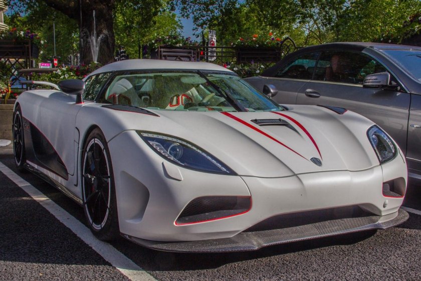 Машина koenigsegg agera