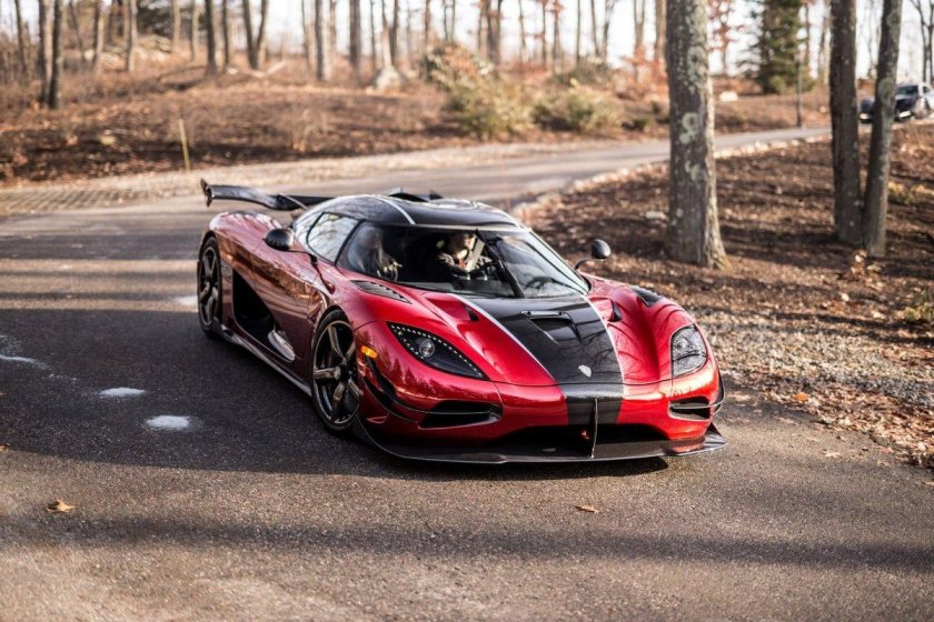 Кенигсегг АГЕРА красная