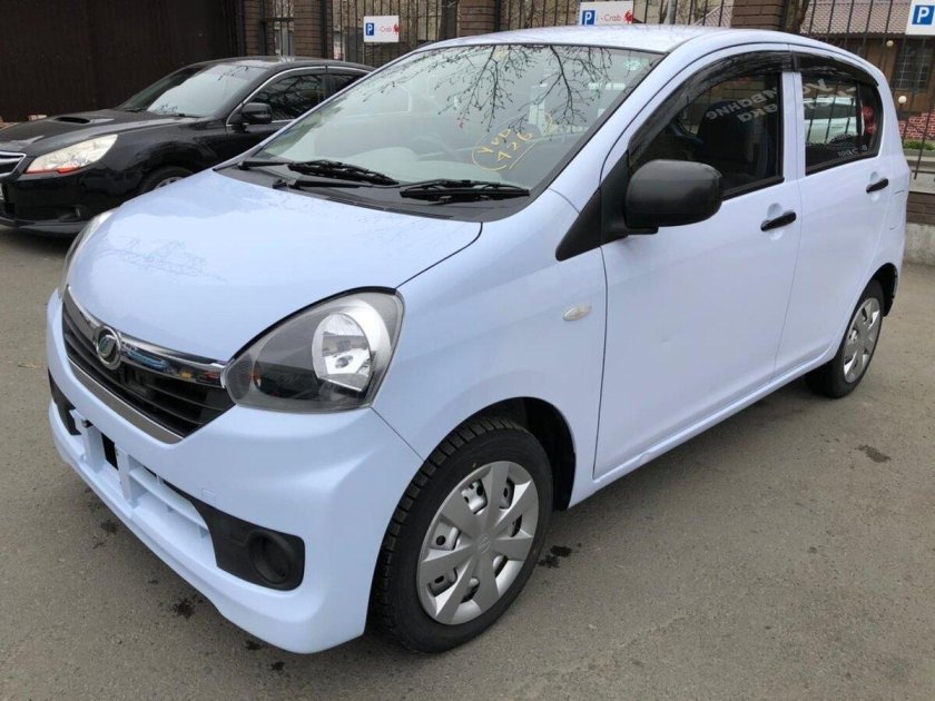 Daihatsu mira e:s 2016