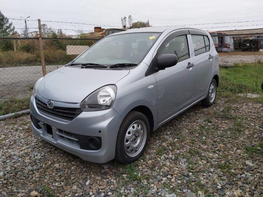 Daihatsu Mira 2015