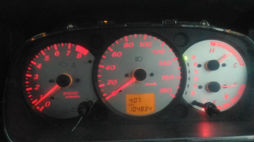 Дайхатсу YRV панель приборов