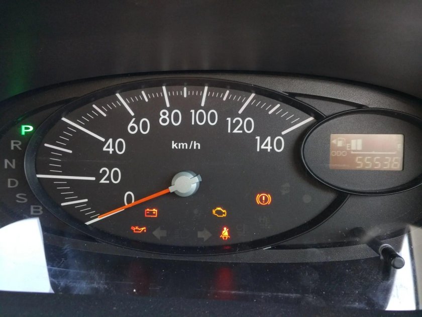 Daihatsu Mira приборная панель