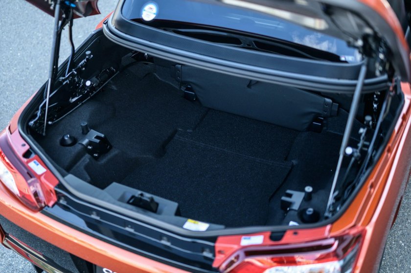 Daihatsu Copen багажник