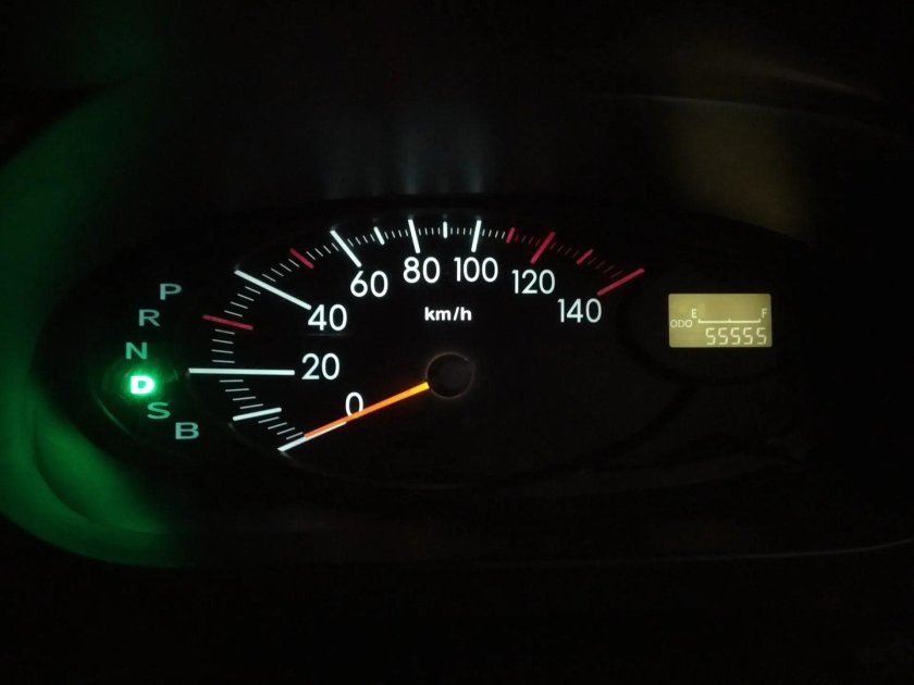 Daihatsu Mira l250 приборка