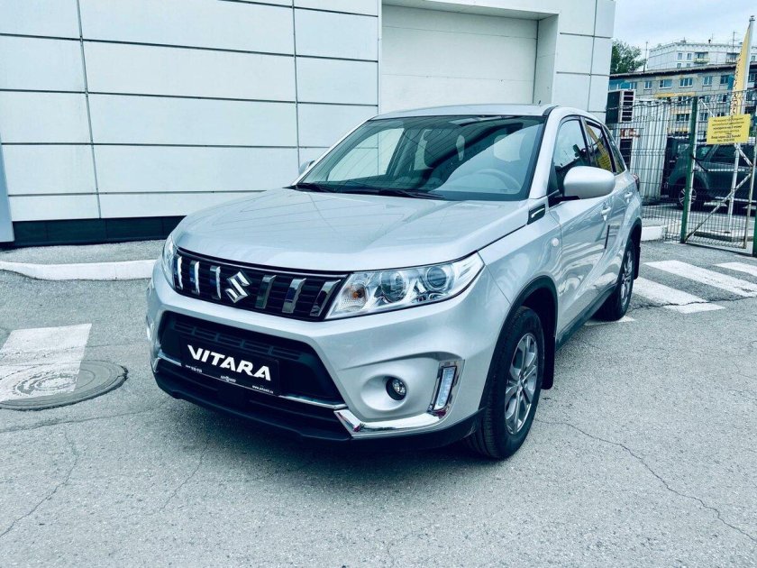 Сузуки Витара 2021 серебристая