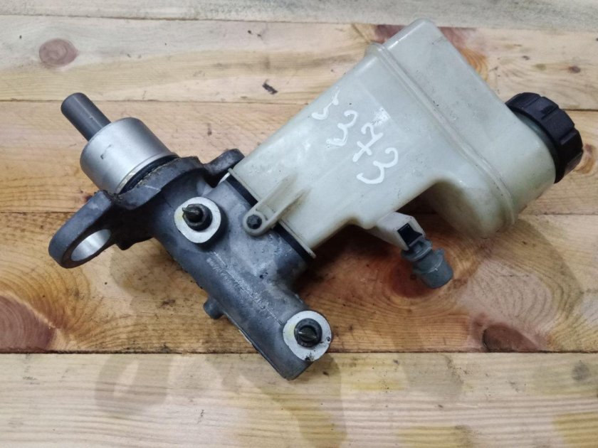 Цилиндр тормозной главный