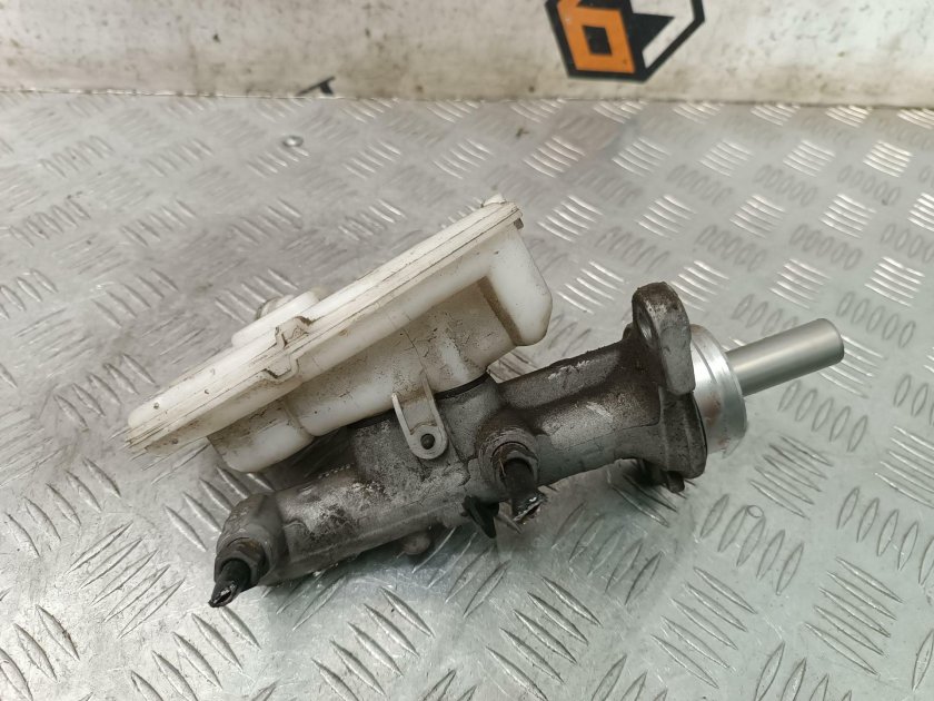 Цилиндр тормозной главный