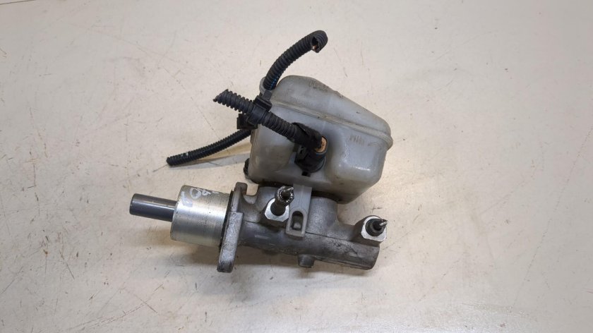 Цилиндр тормозной главный