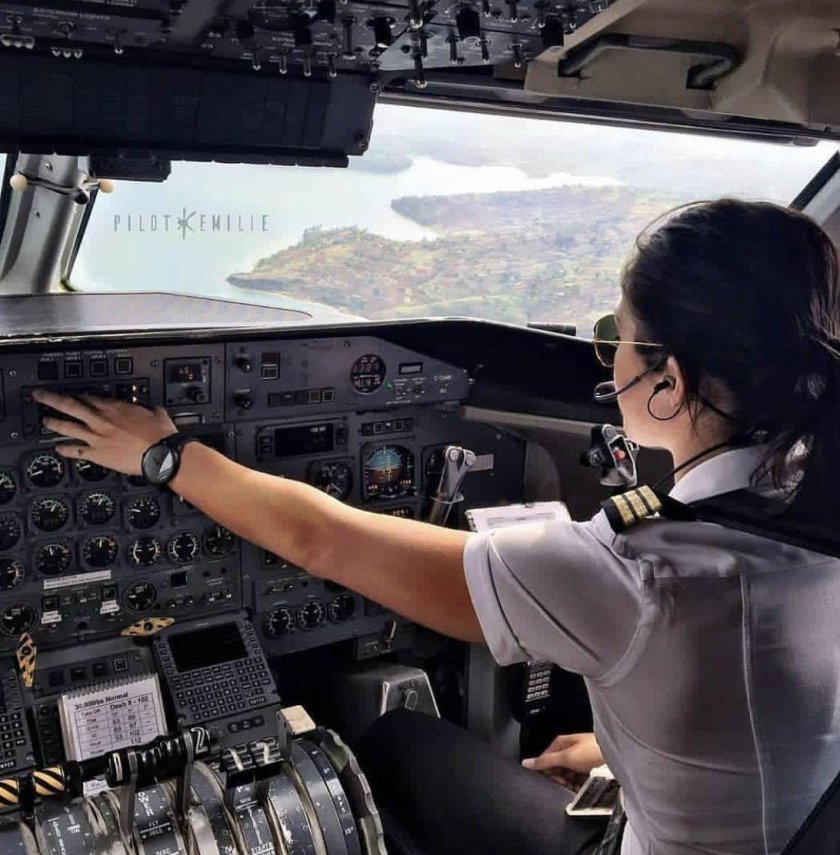 Женщина пилот