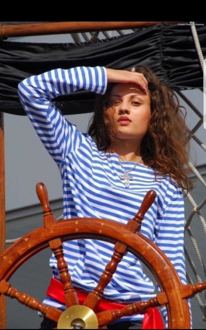 Девушка на корабле