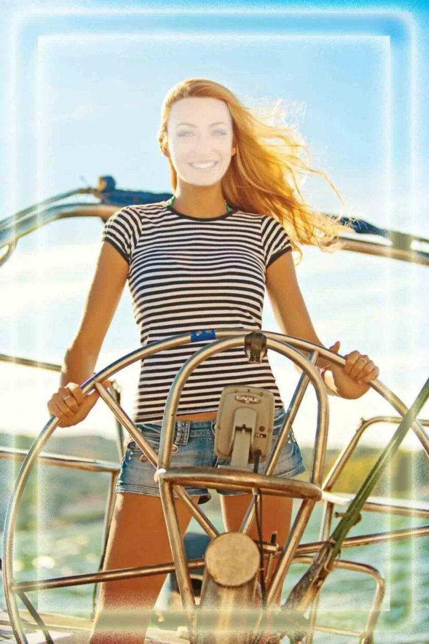 Девушка у штурвала