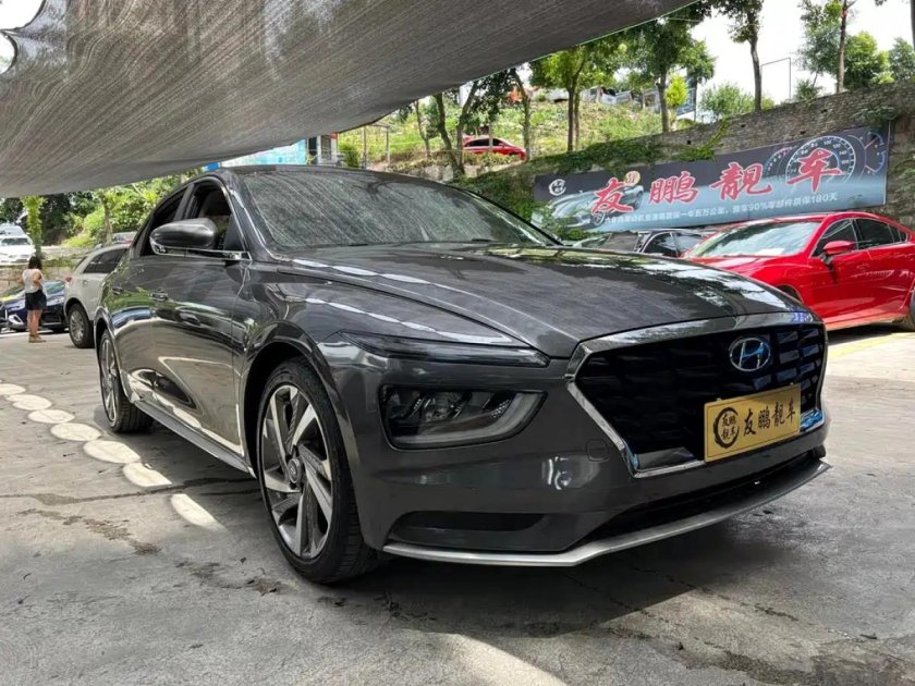 Автомобиль hyundai