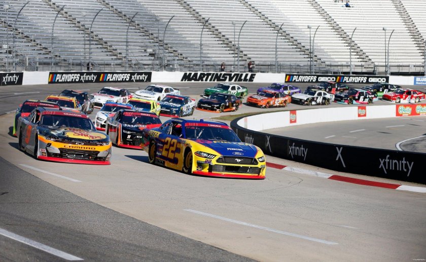 Болид наскар