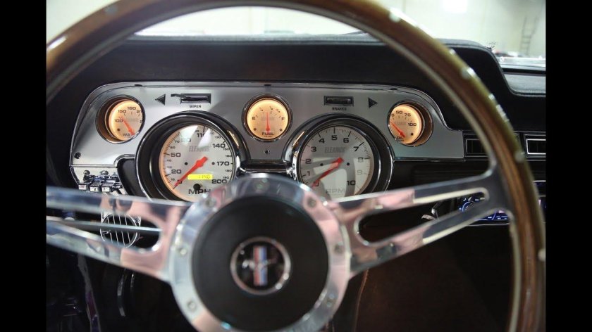Ford Mustang 1965 приборная панель