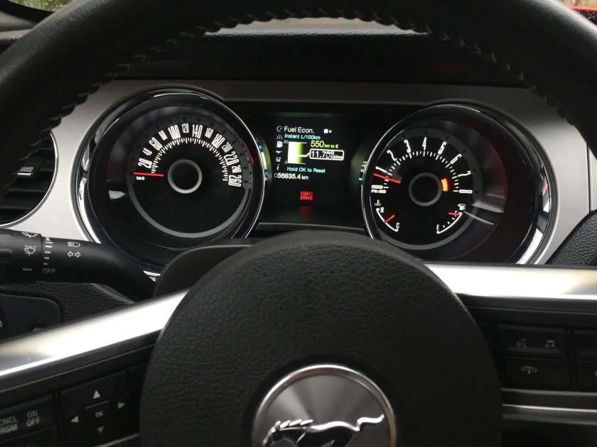 Приборная панель Ford Mustang 2019