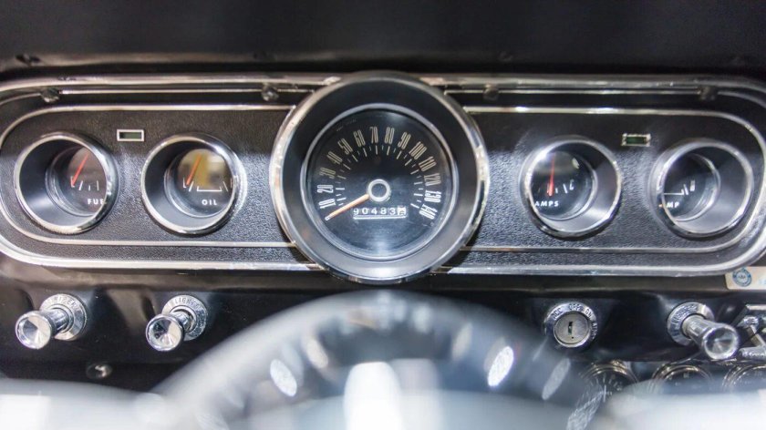 Ford Mustang 1965 приборная панель