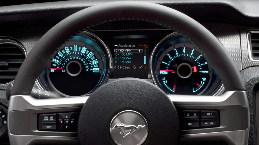 Ford mustang 2010 приборная панель
