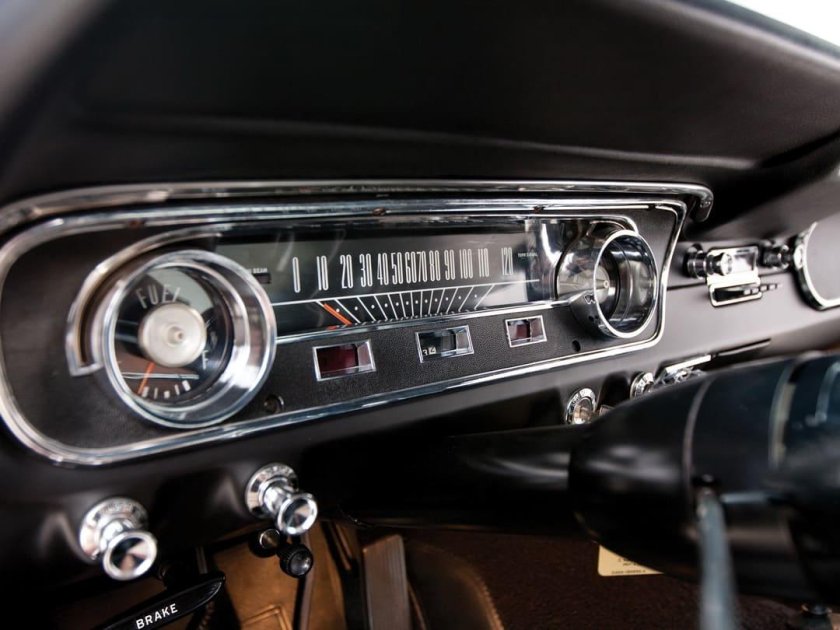 Ford Mustang 1965 dashboard