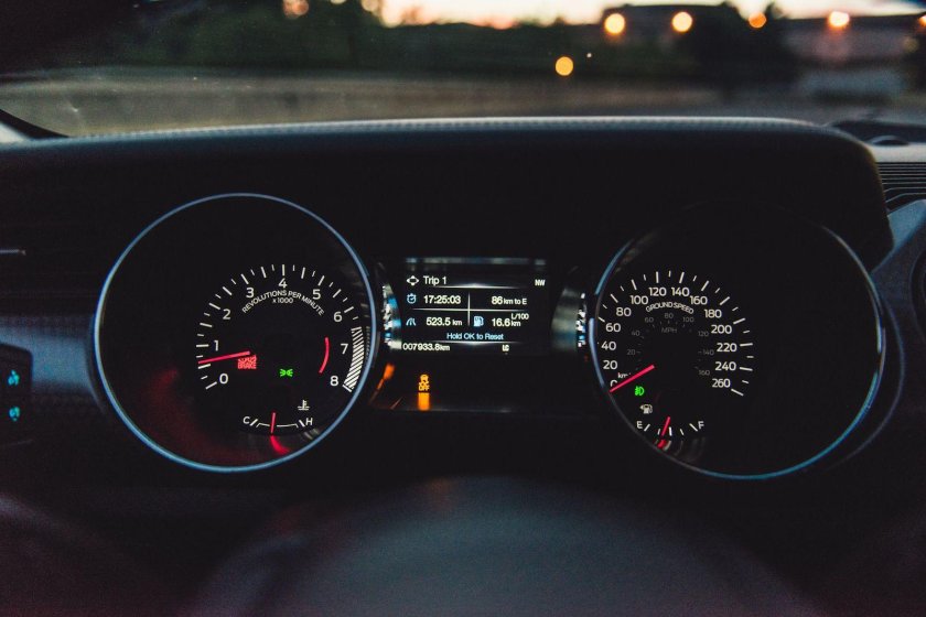 Ford Mustang 2016 приборная панель