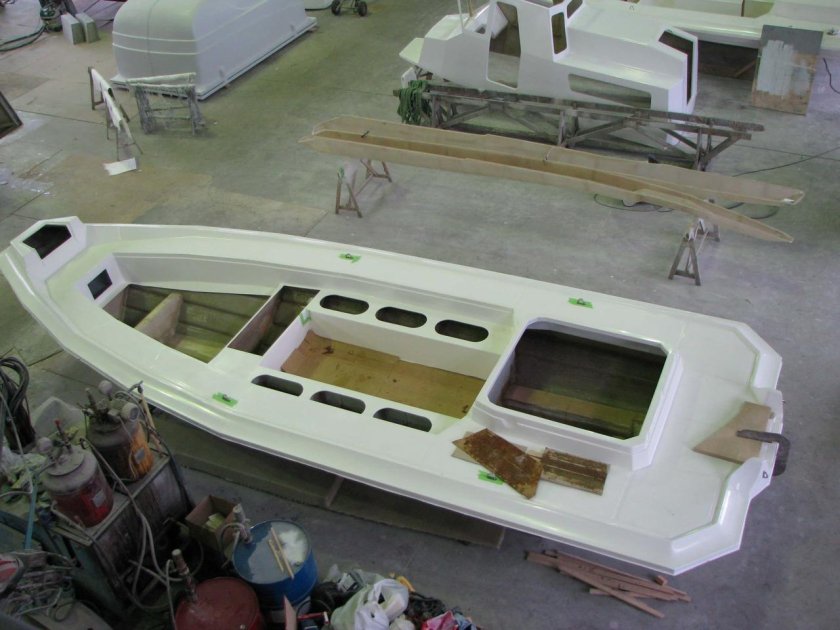 Лодка стеклопластиковая Стрингер-350