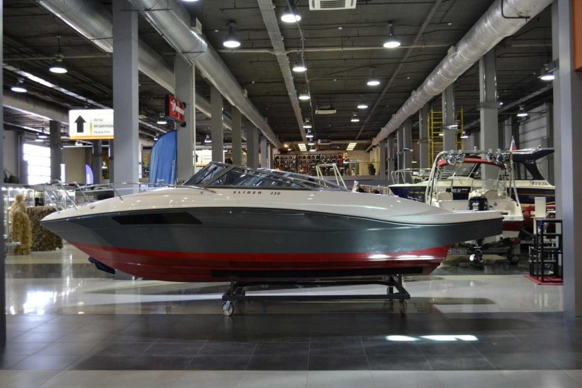 Слайдер 230 катер