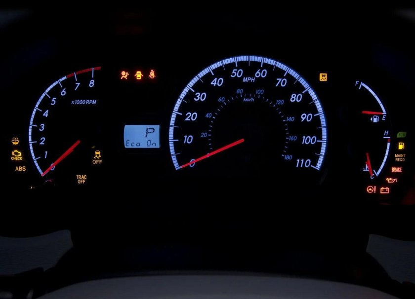 Toyota Sienna панель приборов