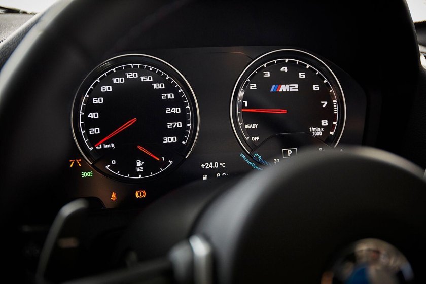 BMW m2 Competition приборка