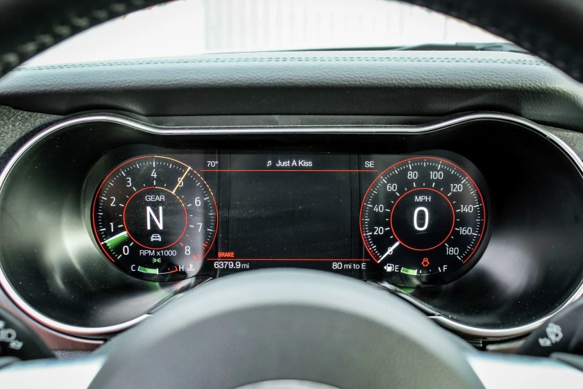 Приборка Форд Мустанг