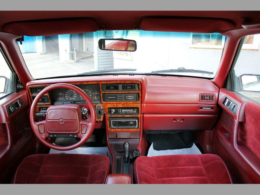 Chrysler Saratoga 1992