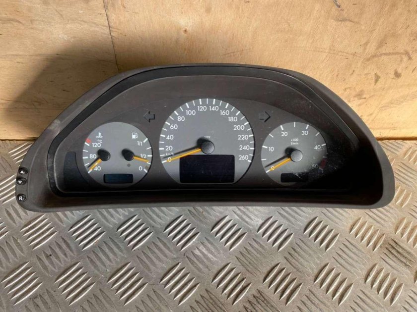 Щиток приборов Мерседес w210