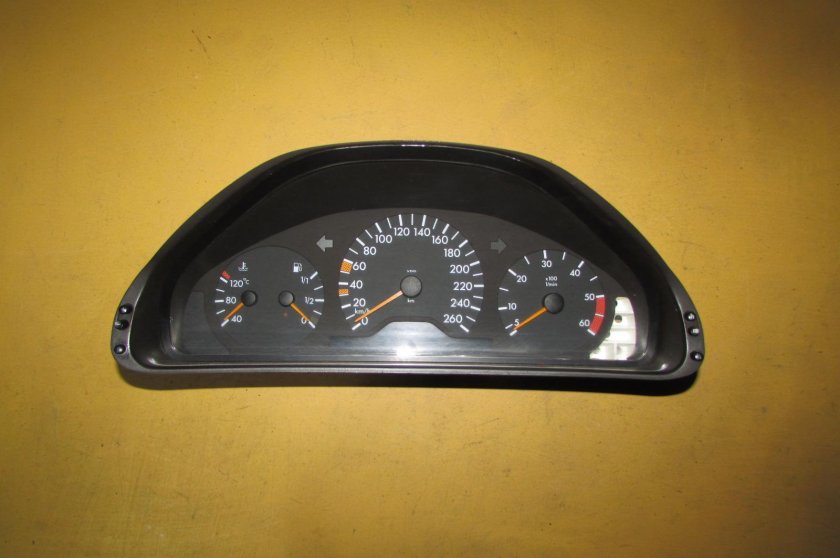 Щиток приборов Мерседес w210