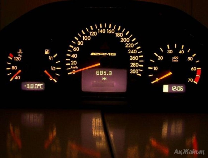 Панель приборов на 210 Мерседес