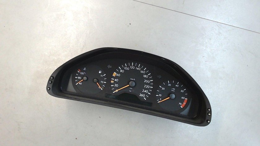 W210 Мерседес приборная