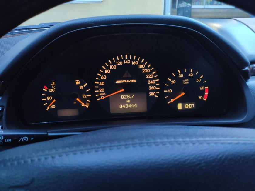 Приборная панель w210