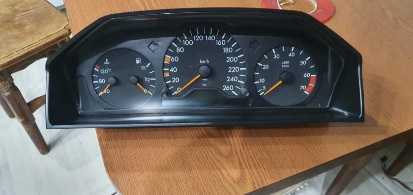 Приборная панель w124