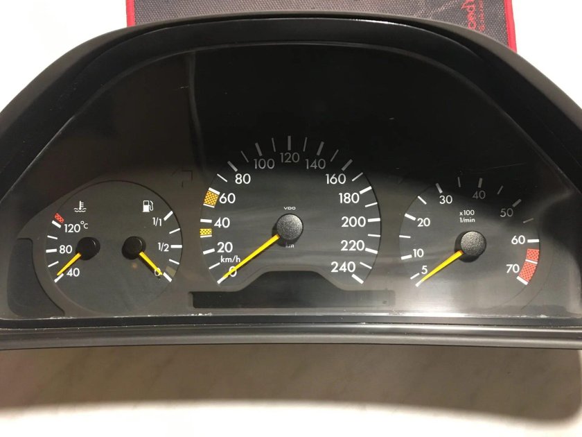 Приборная панель Мерседес w210