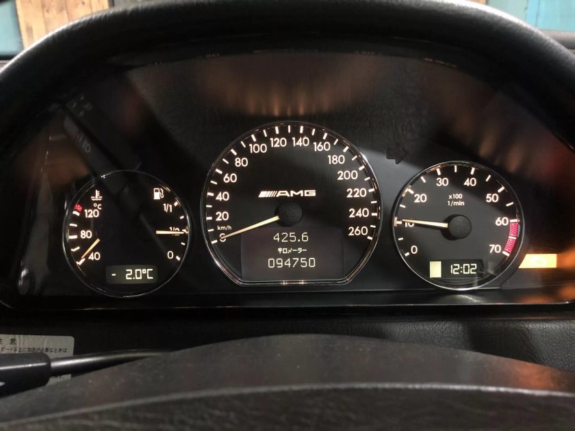 Приборка на Мерседес w210