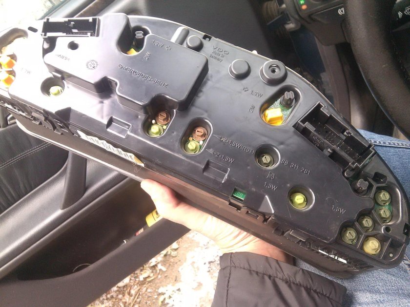 Лампочка приборной панели Мерседес 210