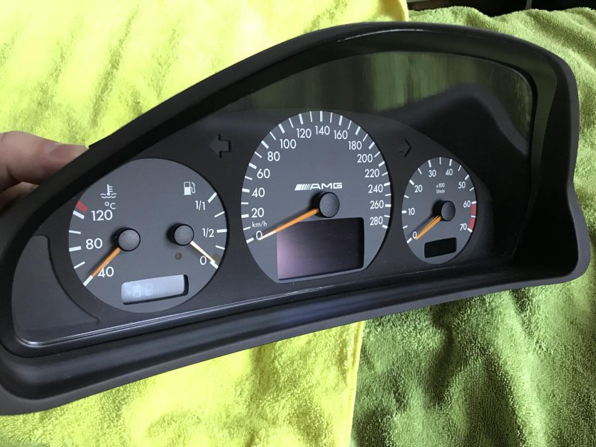 Приборка АМГ w210