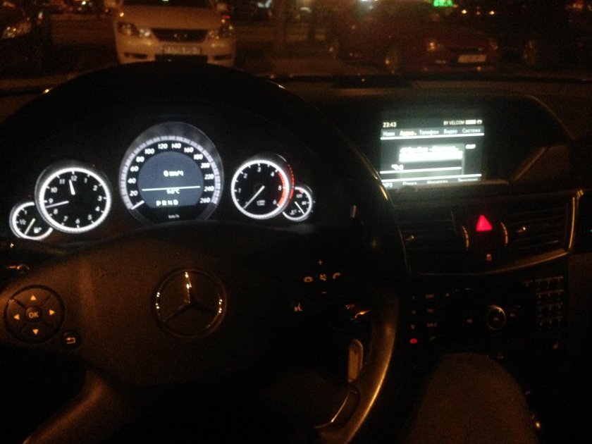 За рулём Мерседес w212 ночь зима
